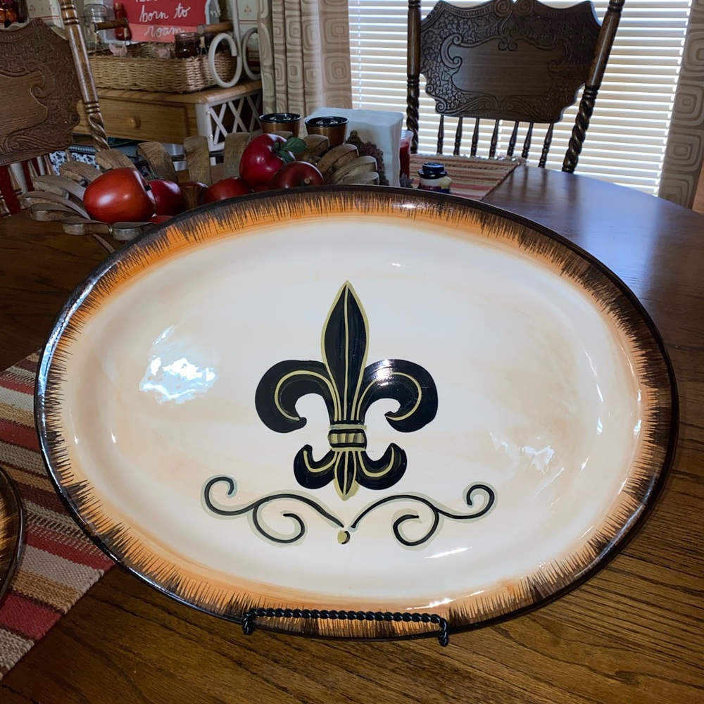 FLEUR DE LIS PLATER.